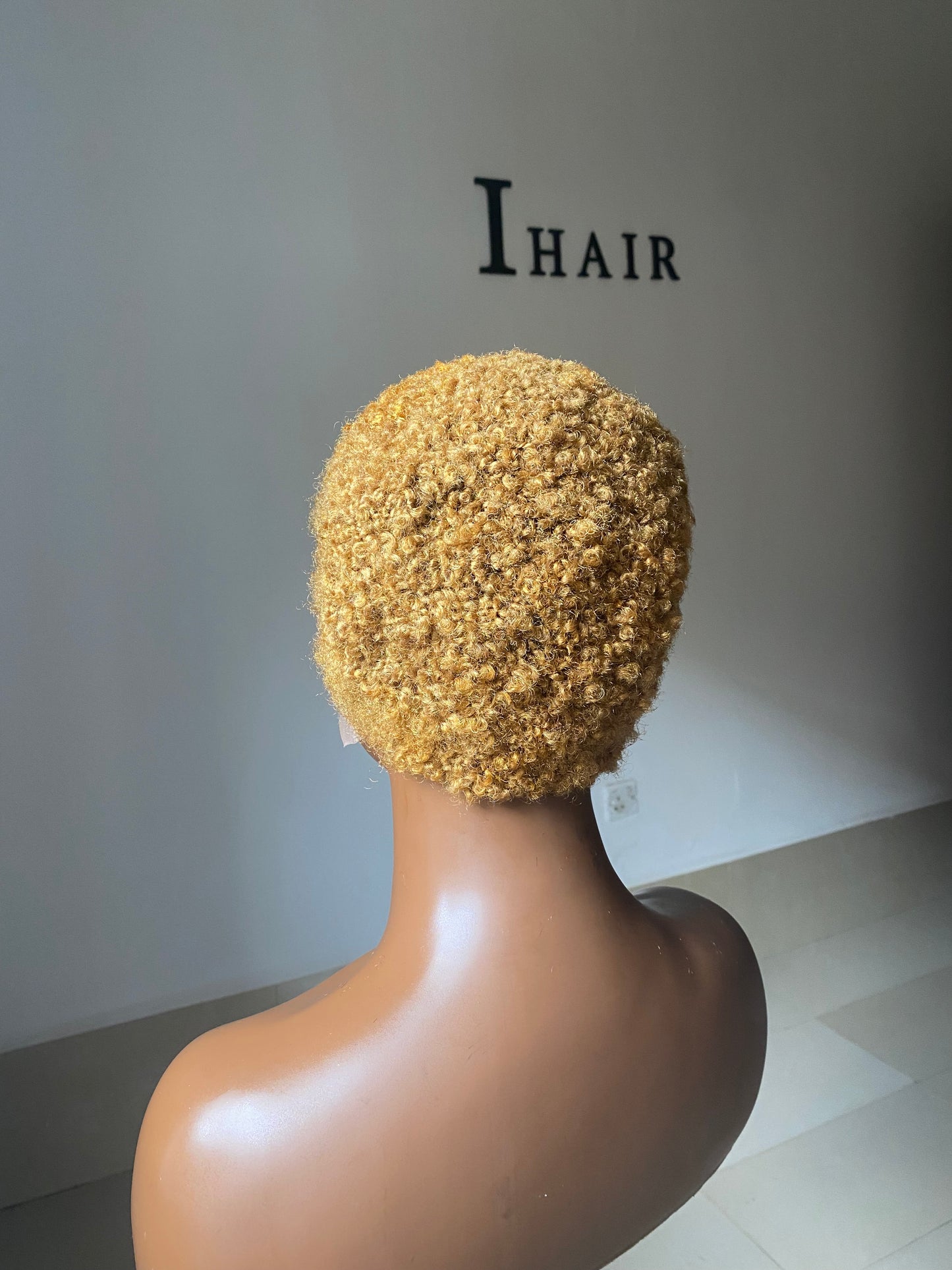 Gold Lowcut Wig
